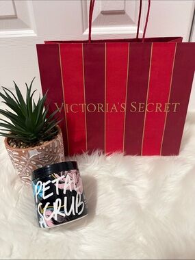 🆕 VS Victoria’s Secret TEASE Petal Scrub smoothing body polish